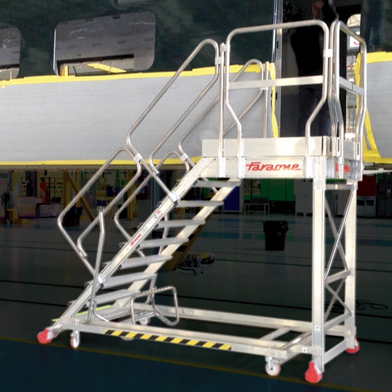 EM202 | Escada feita à medida para manutenção e acesso de comboios