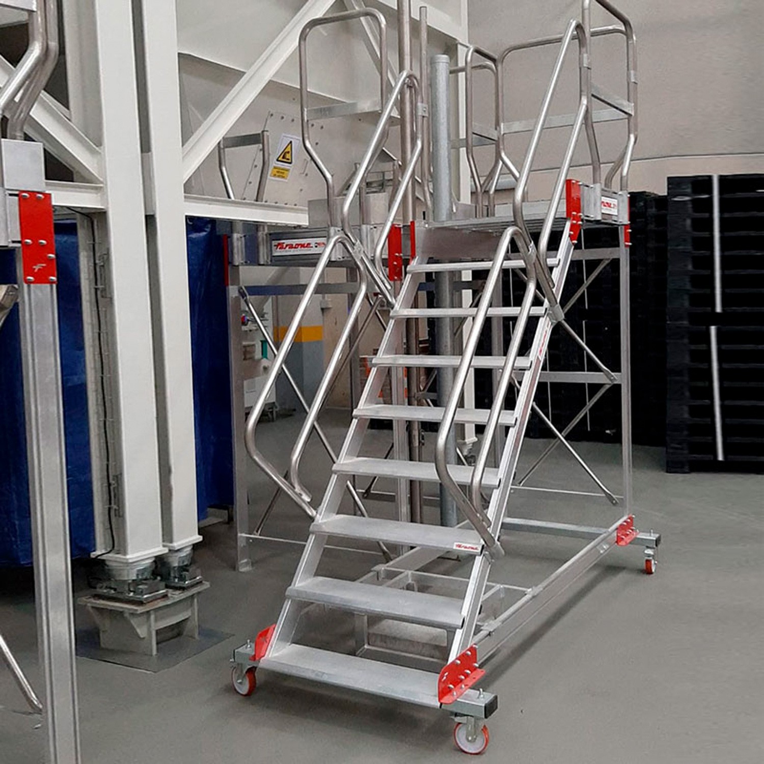 EM1403 | Escada de acesso lateral