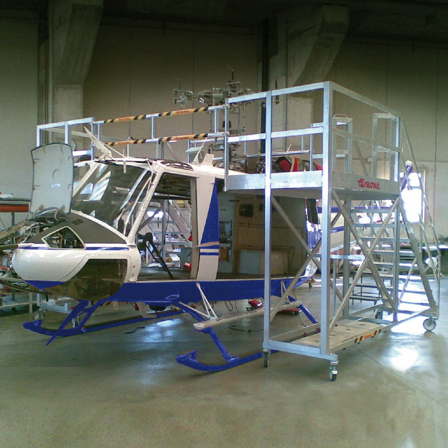 EM503 | Estrutura feita à medida para manutenção de helicópteros