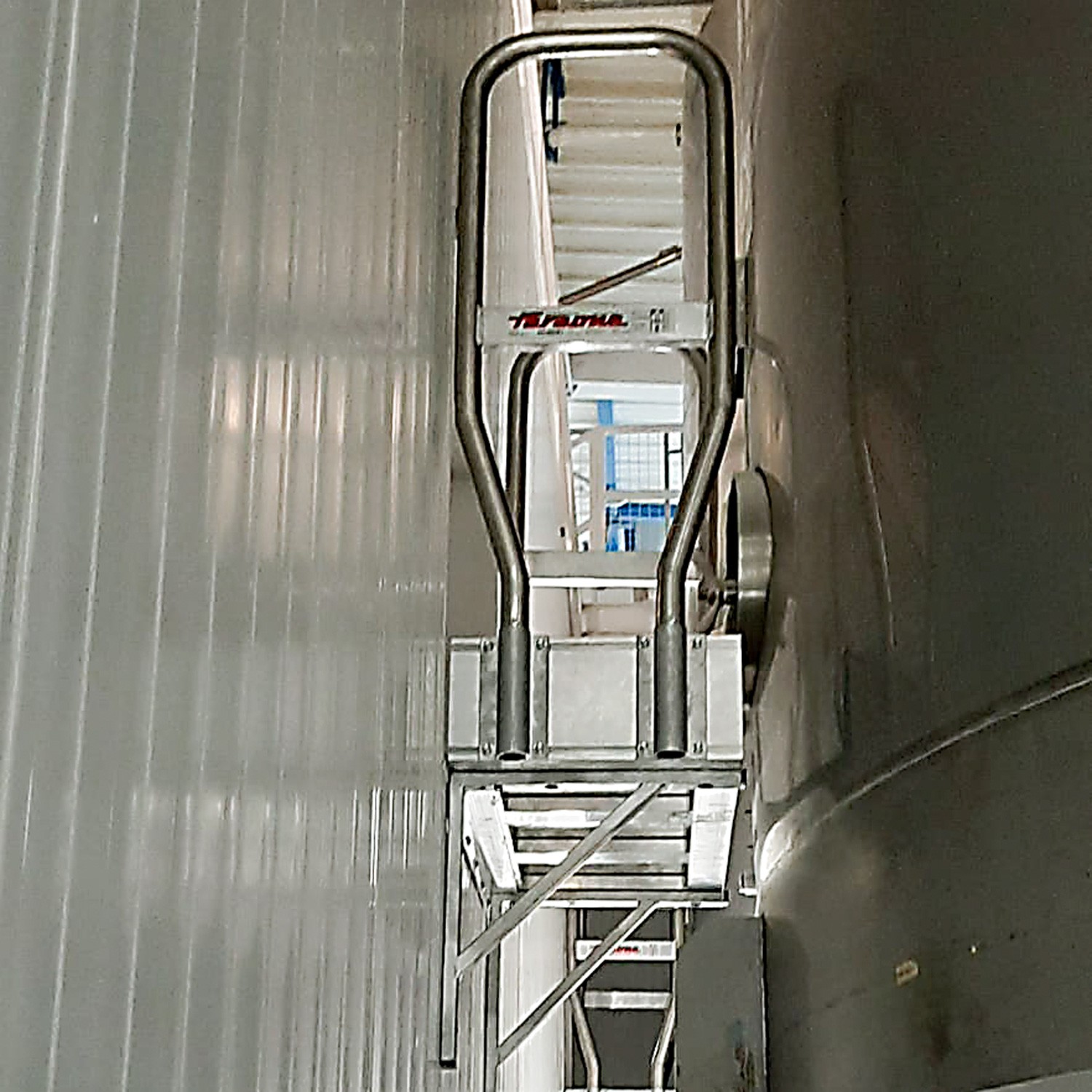 EM1114 | Passadiço para atravessar