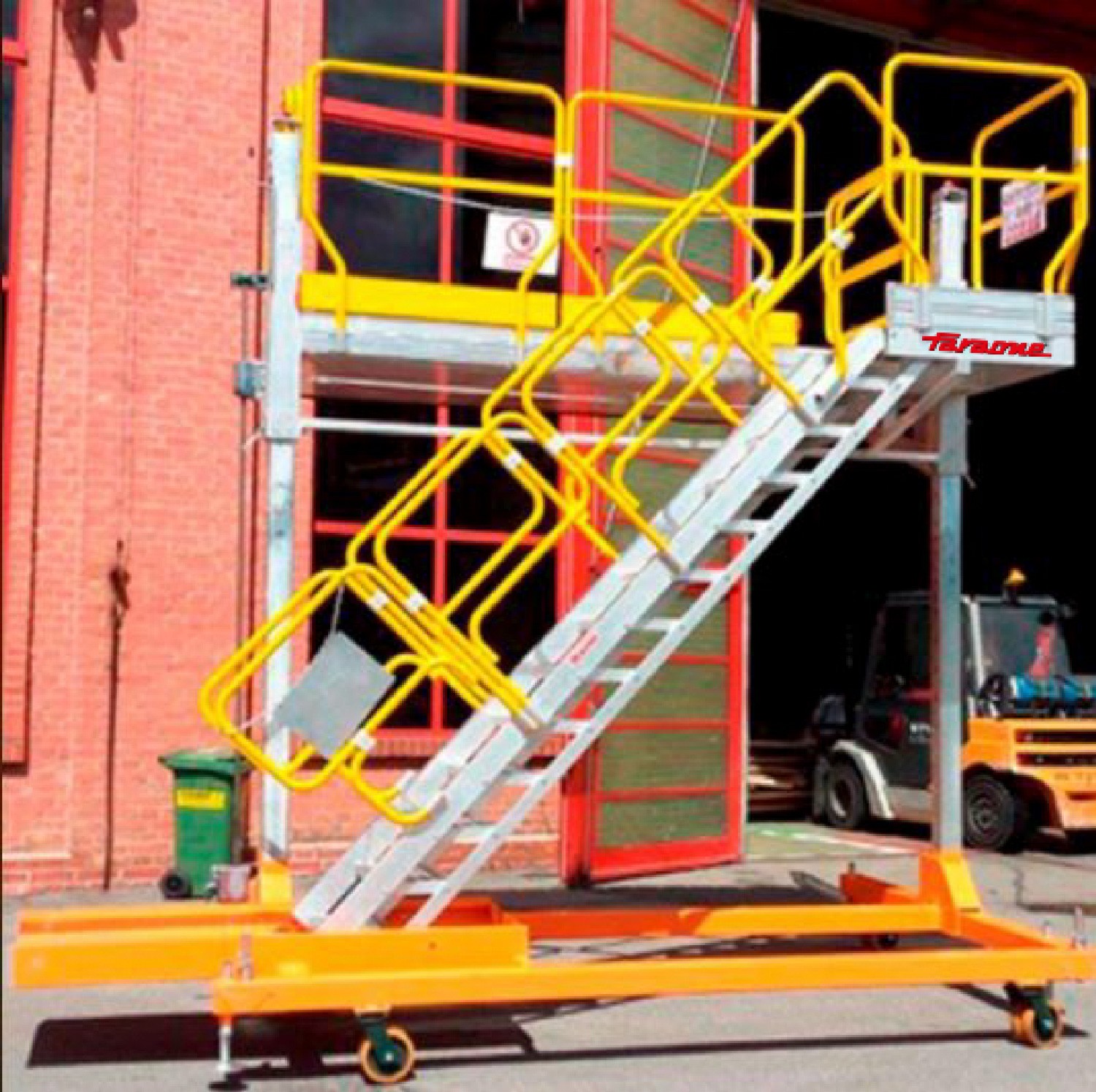 EM304 | Estrutura feita à medida para manutenção de autocarros